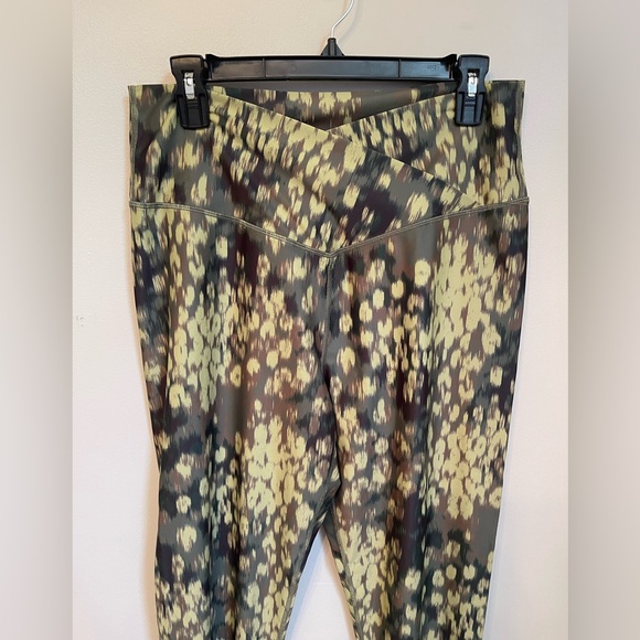 Aerie Offline High Rise Green Leopard Leggings - Picture 7 of 10